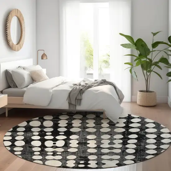 8' Black And Ivory Round Abstract Washable Indoor Outdoor Area Rug Photo 7