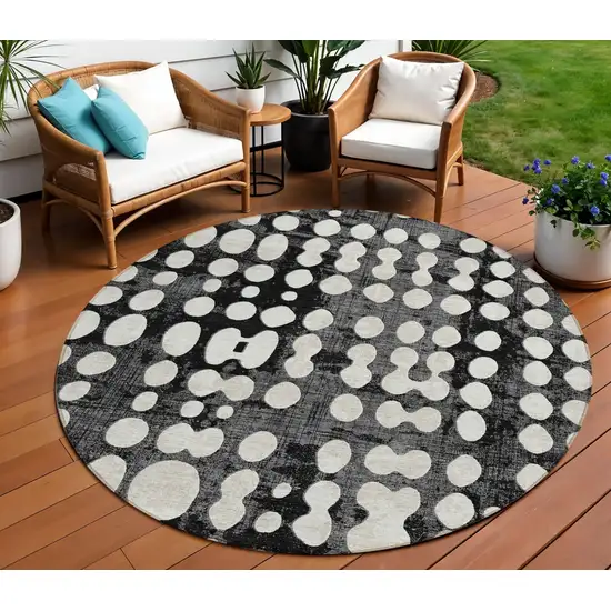 8' Black And Ivory Round Abstract Washable Indoor Outdoor Area Rug Photo 1