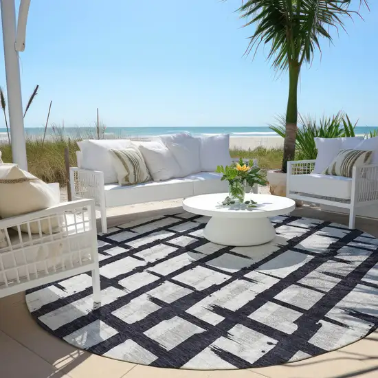 8' Black Beige And Gray Round Striped Washable Indoor Outdoor Area Rug Photo 6