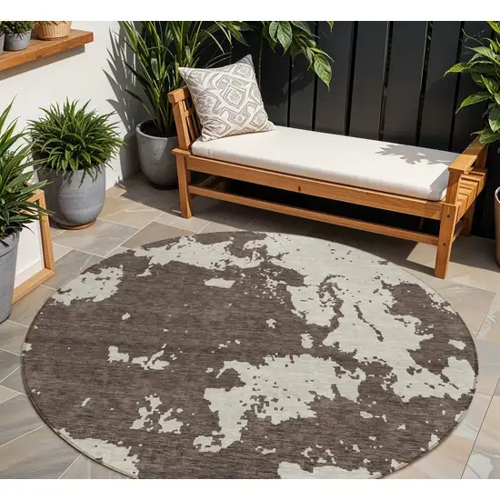 8' Brown And Beige Round Abstract Washable Indoor Outdoor Area Rug Photo 1