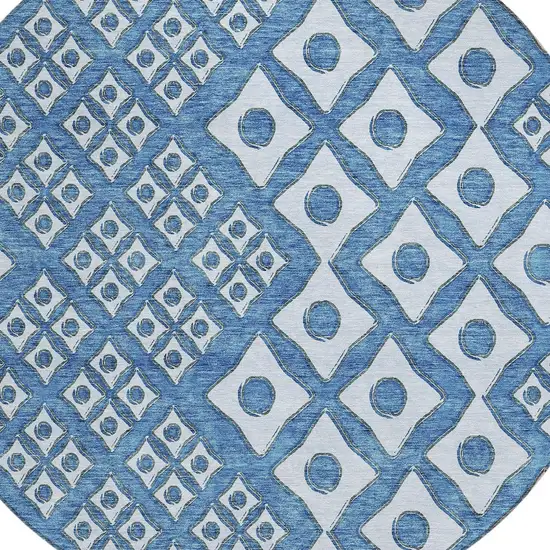 8' Denim Blue And Light Blue Round Geometric Washable Indoor Outdoor Area Rug Photo 5