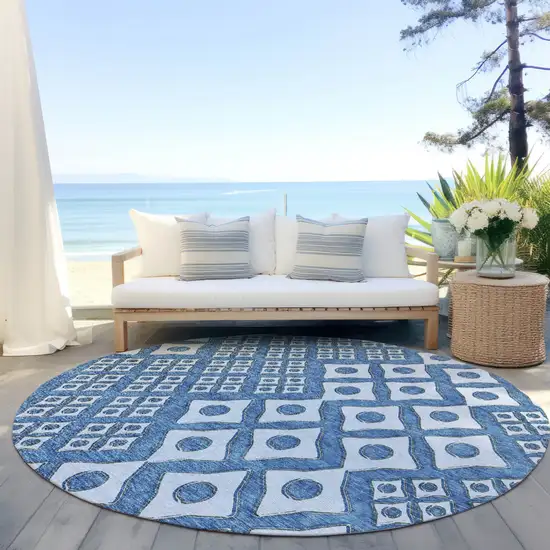 8' Denim Blue And Light Blue Round Geometric Washable Indoor Outdoor Area Rug Photo 7