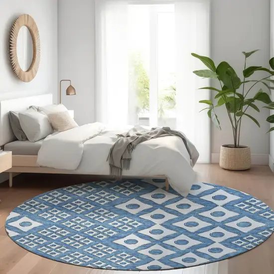 8' Denim Blue And Light Blue Round Geometric Washable Indoor Outdoor Area Rug Photo 8