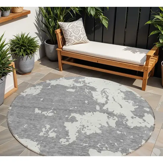 8' Gray And Ivory Round Abstract Washable Indoor Outdoor Area Rug Photo 1