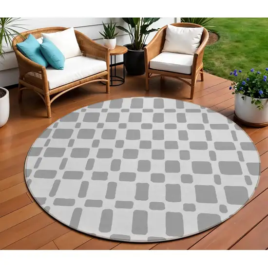 8' Gray And Ivory Round Geometric Washable Indoor Outdoor Area Rug Photo 1