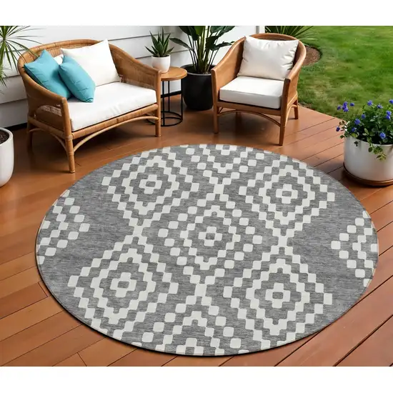 8' Gray And Ivory Round Geometric Washable Indoor Outdoor Area Rug Photo 1