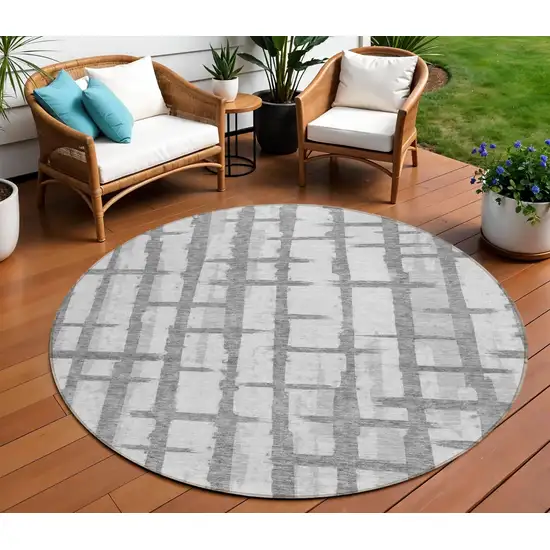 8' Gray And Ivory Round Striped Washable Indoor Outdoor Area Rug Photo 1
