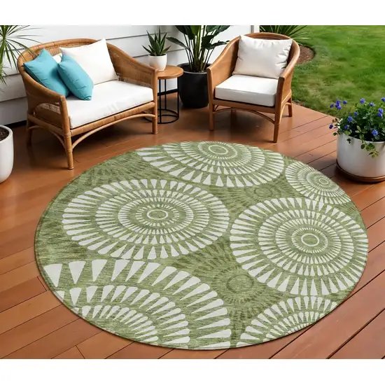 8' Green And Ivory Round Geometric Washable Indoor Outdoor Area Rug Photo 1