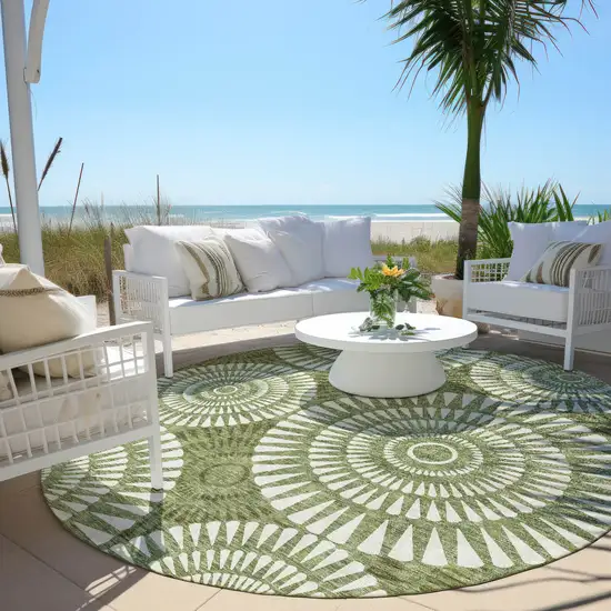 8' Green And Ivory Round Geometric Washable Indoor Outdoor Area Rug Photo 7