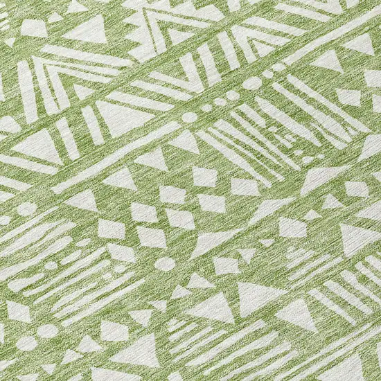 8' Green And Ivory Round Southwestern Washable Indoor Outdoor Area Rug Photo 8