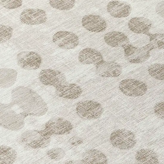 8' Ivory And Beige Round Abstract Washable Indoor Outdoor Area Rug Photo 7