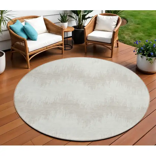 8' Ivory And Beige Round Chevron Washable Indoor Outdoor Area Rug Photo 1