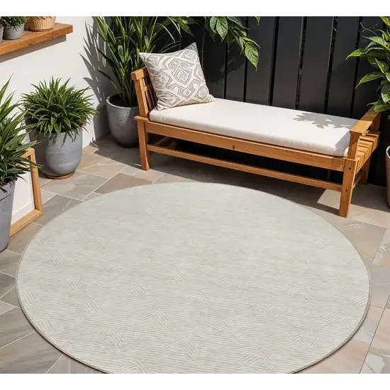 8' Ivory And Gray Round Geometric Washable Indoor Outdoor Area Rug Photo 1