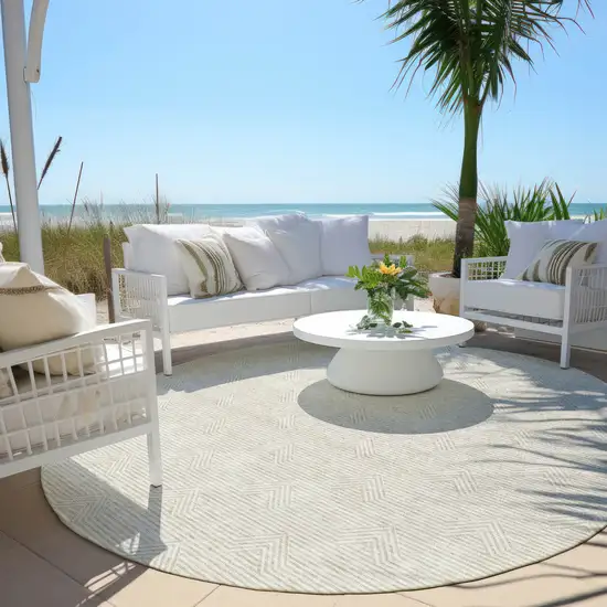 8' Ivory And Gray Round Geometric Washable Indoor Outdoor Area Rug Photo 6