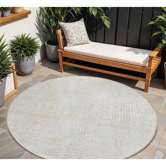 8' Ivory And Gray Round Geometric Washable Indoor Outdoor Area Rug Photo 1