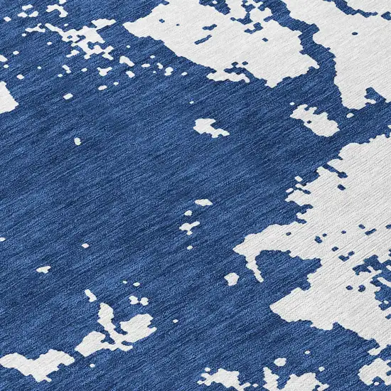 8' Navy Blue And Ivory Round Abstract Washable Indoor Outdoor Area Rug Photo 8