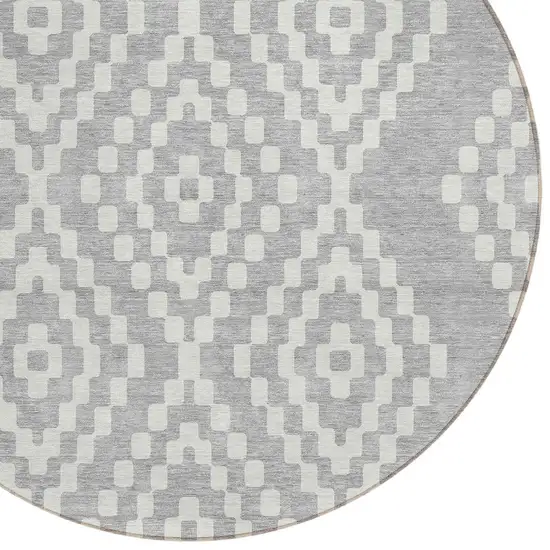 8' Silver And Ivory Round Geometric Washable Indoor Outdoor Area Rug Photo 4