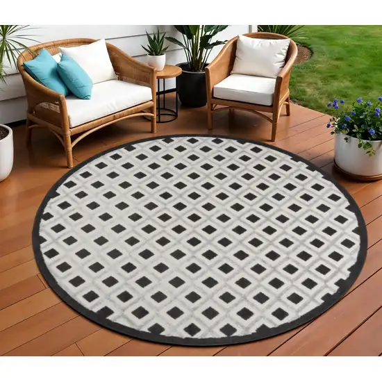 Black And White Round Indoor Outdoor Area Rug Photo 2