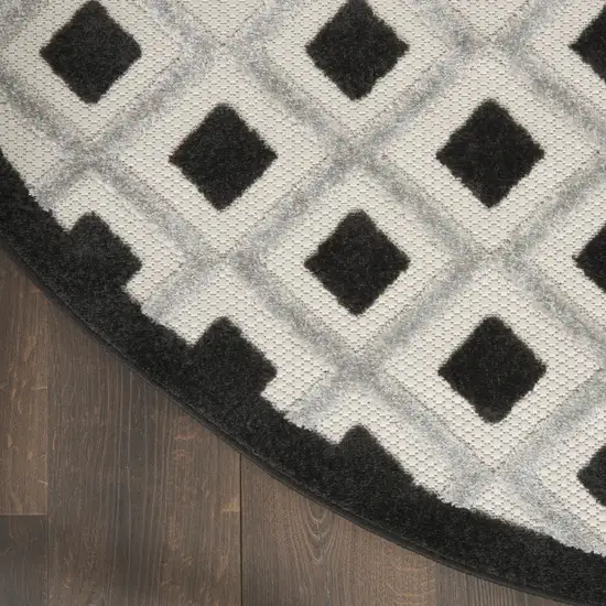 Black And White Round Indoor Outdoor Area Rug Photo 8